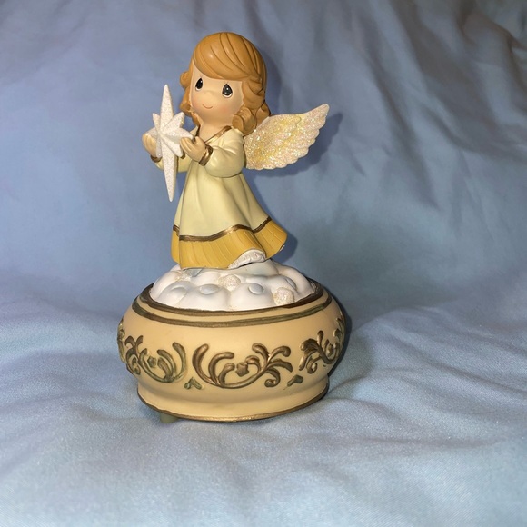 Precious Moments music box plays “Joy to the World” 2010 Collectible - Picture 5 of 5
